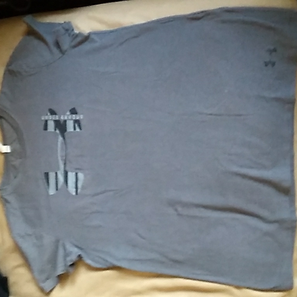 Under Armour gray tshirt